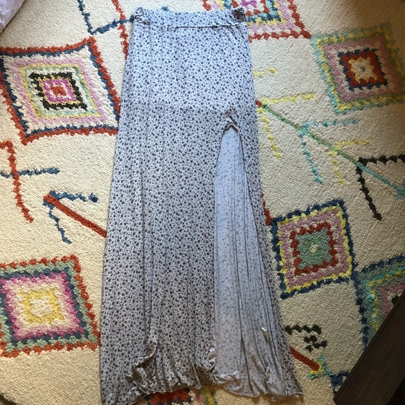 Brandy Melville Dresses & Skirts - Brandy Melville Floral Slit Skirt